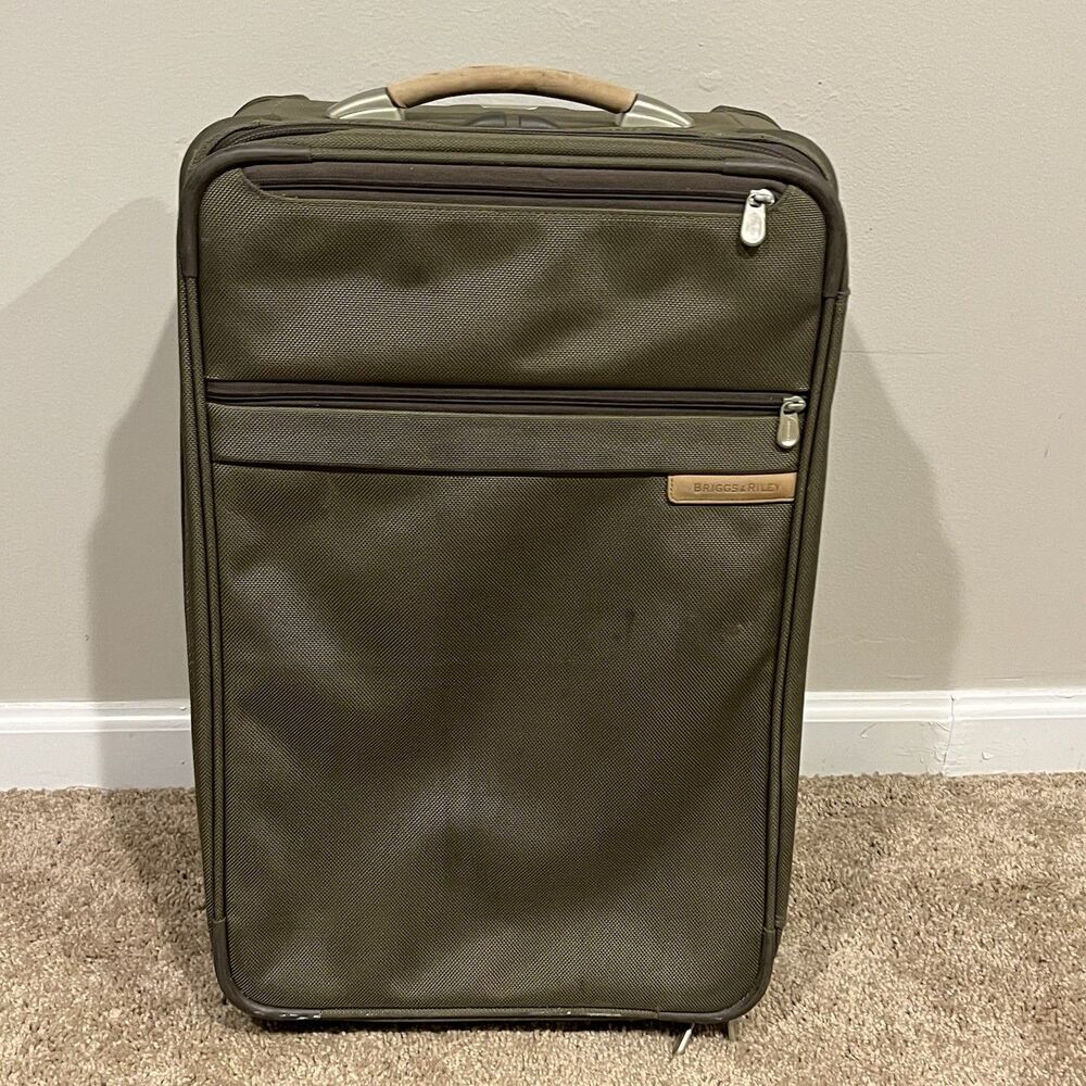 Briggs & Riley Baseline Essential 22" Expandable 2-Wheeled Olive U422S-7